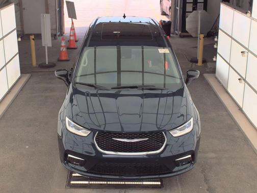 Fathom Blue Pearlcoat 2024 Chrysler Pacifica Limited