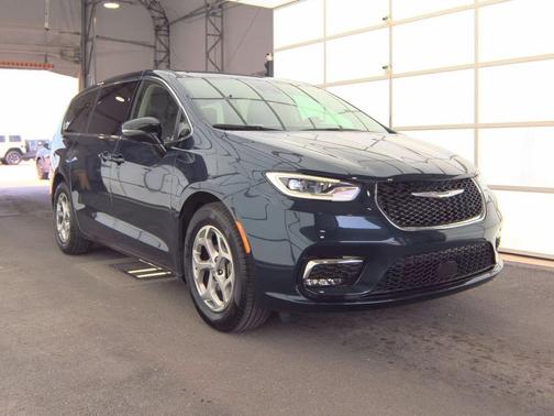 Fathom Blue Pearlcoat 2024 Chrysler Pacifica Limited
