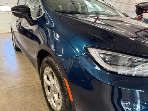 Fathom Blue Pearlcoat 2024 Chrysler Pacifica Limited