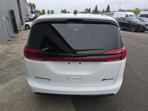 Bright White Clearcoat 2023 Chrysler Pacifica Hybrid Limited