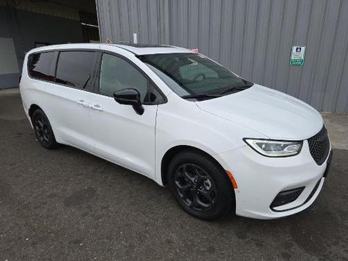 Bright White Clearcoat 2023 Chrysler Pacifica Hybrid Limited