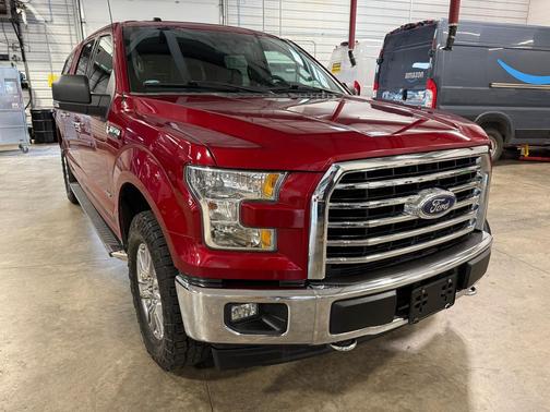 Ruby Red Metallic Tinted Clearcoat 2017 Ford F-150 XLT