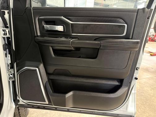 2024 RAM 2500 Laramie Crew Cab 4x4 6'4' Box