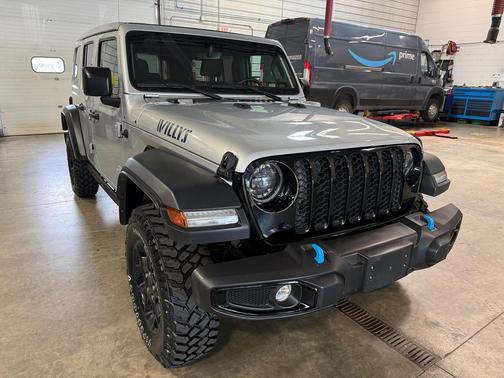 Silver Zynith Clearcoat 2023 Jeep Wrangler 4xe Willys