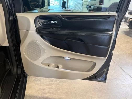 Black Onyx Crystal Pearlcoat 2020 Dodge Grand Caravan SXT