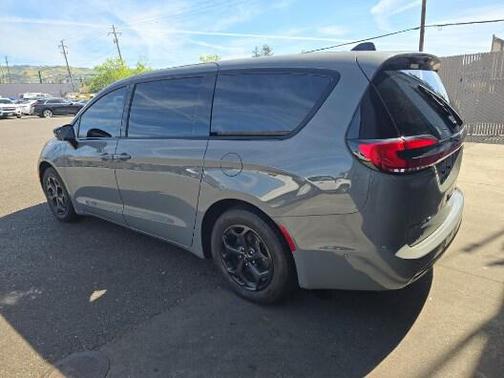 Ceramic Gray Clearcoat 2023 Chrysler Pacifica Hybrid Limited