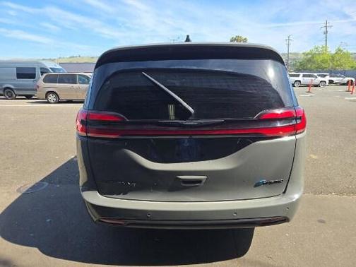 Ceramic Gray Clearcoat 2023 Chrysler Pacifica Hybrid Limited