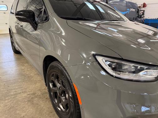 2023 Chrysler Pacifica Hybrid Limited