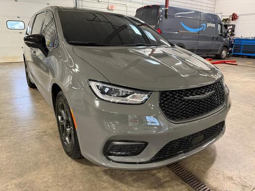 2023 Chrysler Pacifica Hybrid Limited