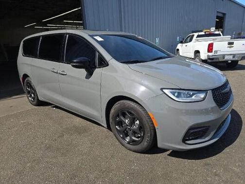 Ceramic Gray Clearcoat 2023 Chrysler Pacifica Hybrid Limited
