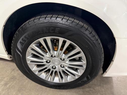 2013 Chrysler Town & Country Touring-L