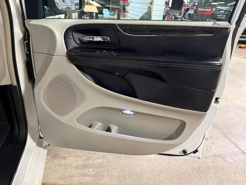 2013 Chrysler Town & Country Touring-L