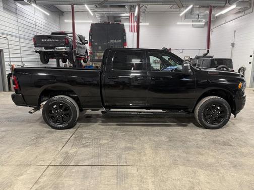 2024 RAM 2500 Big Horn Crew Cab 4x4 6'4' Box