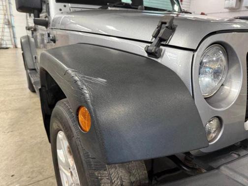 Billet Silver Metallic Clearcoat 2016 Jeep Wrangler Unlimited Sport RHD