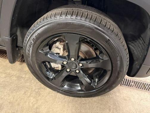 Diamond Black Crystal Pearlcoat 2024 Jeep Grand Cherokee L Limited