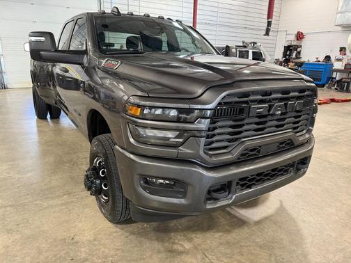 Granite Crystal Metallic Clearcoat 2025 RAM 3500 Big Horn Crew Cab 4x4 8' Box