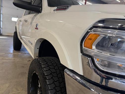 2022 RAM 2500 Laramie Crew Cab 4x4 6'4' Box