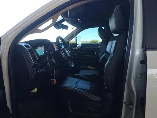 2022 RAM 2500 Laramie Crew Cab 4x4 6'4' Box