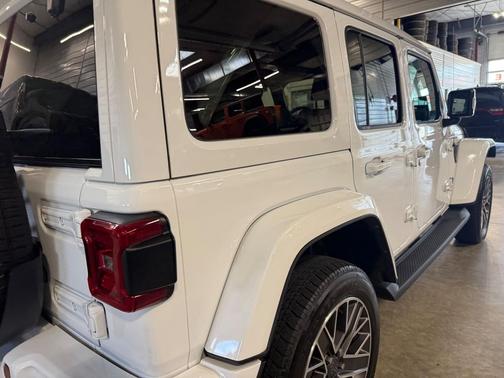 Bright White Clearcoat 2022 Jeep Wrangler Unlimited 4xe Sahara High Altitude