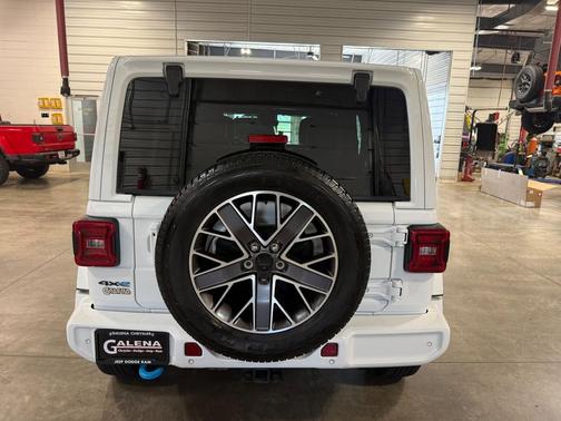 Bright White Clearcoat 2022 Jeep Wrangler Unlimited 4xe Sahara High Altitude