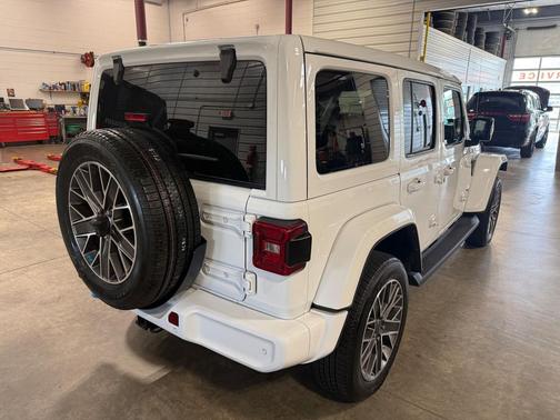 Bright White Clearcoat 2022 Jeep Wrangler Unlimited 4xe Sahara High Altitude