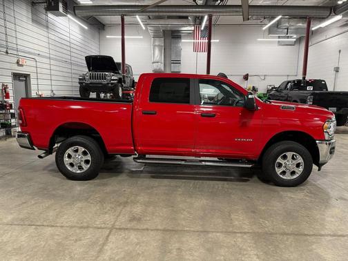 2024 RAM 2500 Big Horn Crew Cab 4x4 6'4' Box