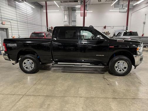 2021 RAM 2500 Tradesman Crew Cab 4x4 6'4' Box