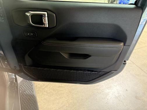 Anvil Clearcoat 2025 Jeep Gladiator High Tide