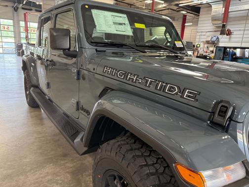 Anvil Clearcoat 2025 Jeep Gladiator High Tide
