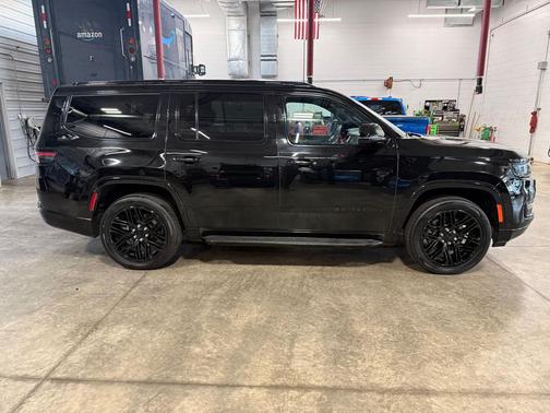 Diamond Black Crystal Pearlcoat 2022 Jeep Wagoneer Series I Obsidian 4x4