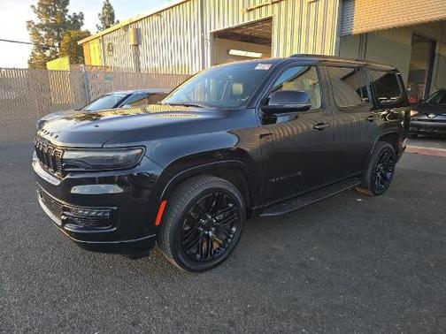 Diamond Black Crystal Pearlcoat 2022 Jeep Wagoneer Series I Obsidian 4x4