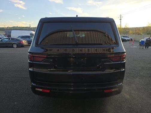 Diamond Black Crystal Pearlcoat 2022 Jeep Wagoneer Series I Obsidian 4x4