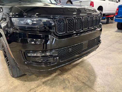 Diamond Black Crystal Pearlcoat 2022 Jeep Wagoneer Series I Obsidian 4x4