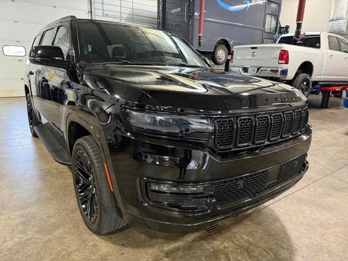Diamond Black Crystal Pearlcoat 2022 Jeep Wagoneer Series I Obsidian 4x4