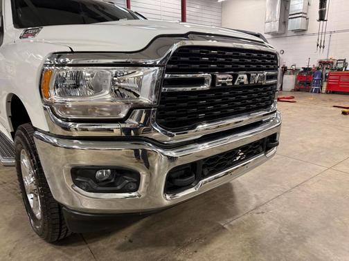 Bright White Clearcoat 2024 RAM 2500 Big Horn Crew Cab 4x4 6'4' Box