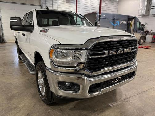 Bright White Clearcoat 2024 RAM 2500 Big Horn Crew Cab 4x4 6'4' Box