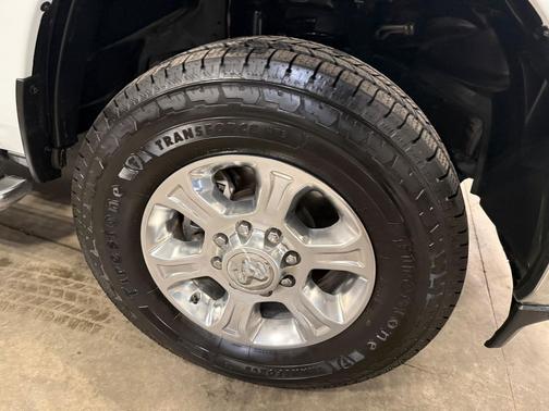 Bright White Clearcoat 2024 RAM 2500 Big Horn Crew Cab 4x4 6'4' Box