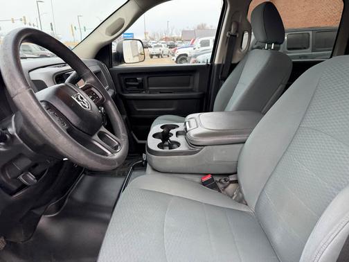 2018 RAM 2500 Tradesman Crew Cab 4x4 6'4' Box