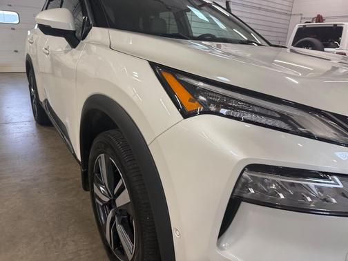 White 2023 Nissan Rogue SL