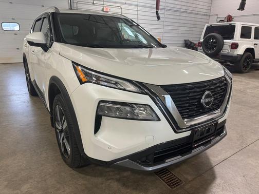 White 2023 Nissan Rogue SL