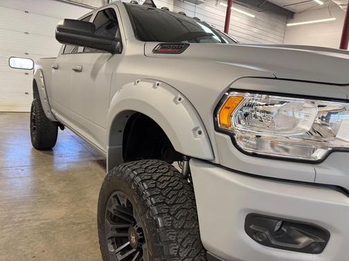 Diamond Black Crystal Pearlcoat 2022 RAM 2500 Big Horn Crew Cab 4x4 6'4' Box