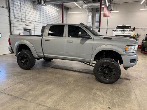 Diamond Black Crystal Pearlcoat 2022 RAM 2500 Big Horn Crew Cab 4x4 6'4' Box