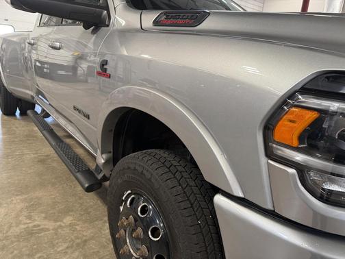 2022 RAM 3500 Laramie Crew Cab 4x4 8' Box