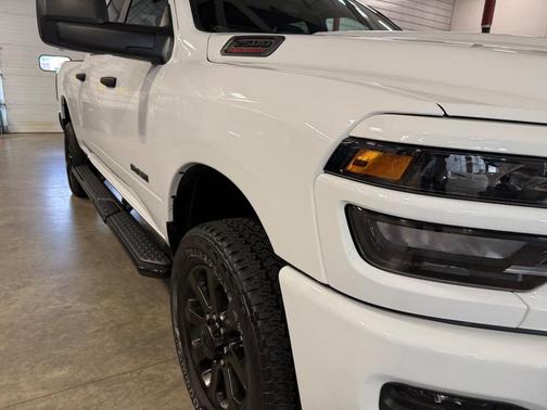 Bright White Clearcoat 2025 RAM 2500 Big Horn Crew Cab 4x4 6'4' Box