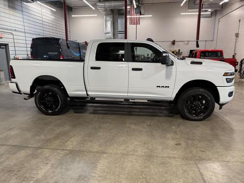 Bright White Clearcoat 2025 RAM 2500 Big Horn Crew Cab 4x4 6'4' Box