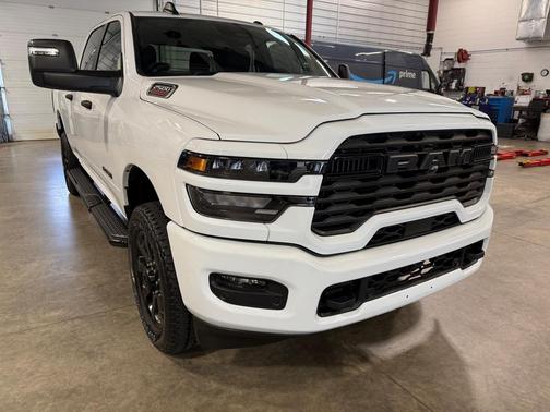 Bright White Clearcoat 2025 RAM 2500 Big Horn Crew Cab 4x4 6'4' Box