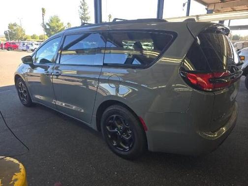 2022 Chrysler Pacifica Hybrid Touring L