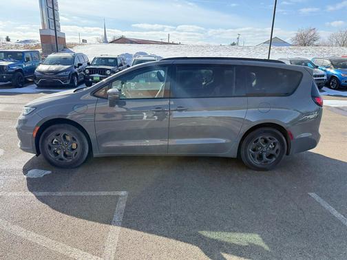 2022 Chrysler Pacifica Hybrid Touring L