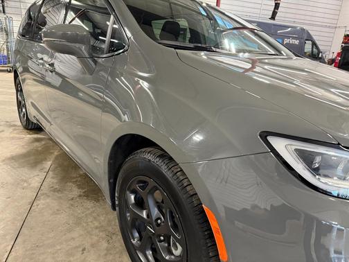 2022 Chrysler Pacifica Hybrid Touring L