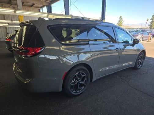 2022 Chrysler Pacifica Hybrid Touring L